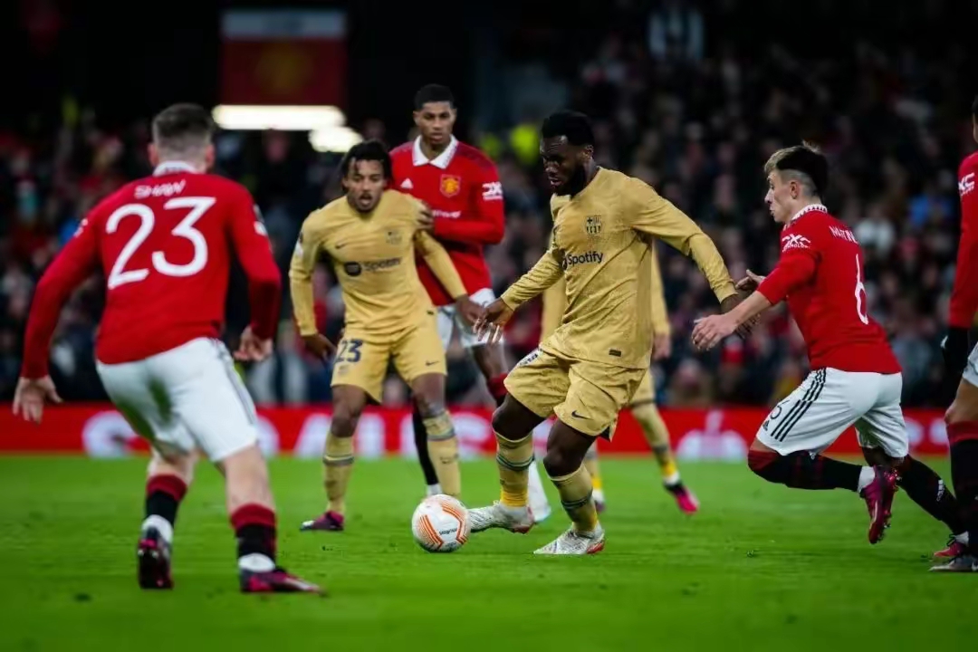 壹号娱乐app下载包含赛地聚焦——欧联今晨热度飙升,巴塞罗那主帅复盘,引发热议,身体对抗强度拉满的词条